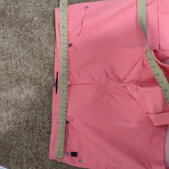 USED TORRID DENIM SHORTS PINK SIZE 18 - Picture 12 of 13